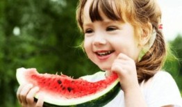 娱乐吃瓜小金鱼小说,小金鱼吃瓜记