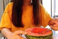 留学生吃瓜和娱乐圈吃瓜,揭秘全球“吃瓜”文化现象