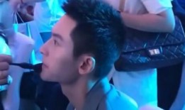 娱乐吃瓜女星休息,揭秘休息时刻的吃瓜女王